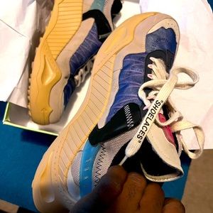 Perfect for men or woman who like fashion name brand sneakers